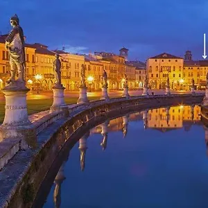  Appartamento Palazzo Carpediem-prato Della Valle Italia